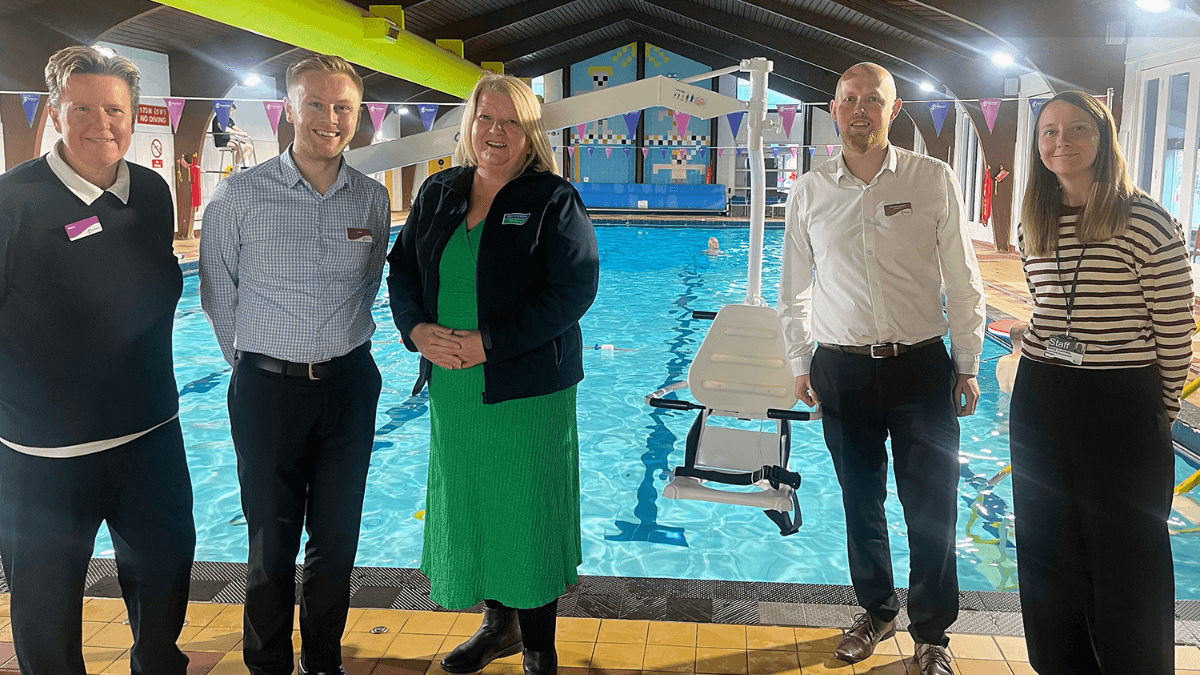 ashbourne-leisure-centre-introduces-new-oxford-dipper-pool-hoist-to